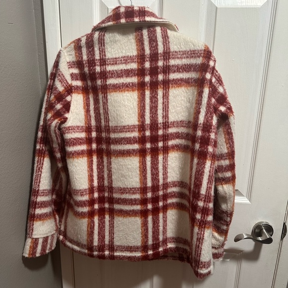 Hollister Plaid Shacket. Size small. Soft and warm - Picture 2 of 2